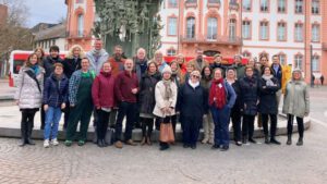 Workshop-Teilnehmer: Mitglieder der German Language Division der American Translators Association vor dem Mainzer Fastnachtsbrunnen. 